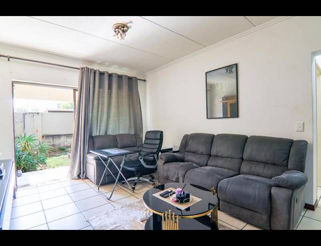 1 BEDROOM APARTMENT FOR SALE IN LONEHILL